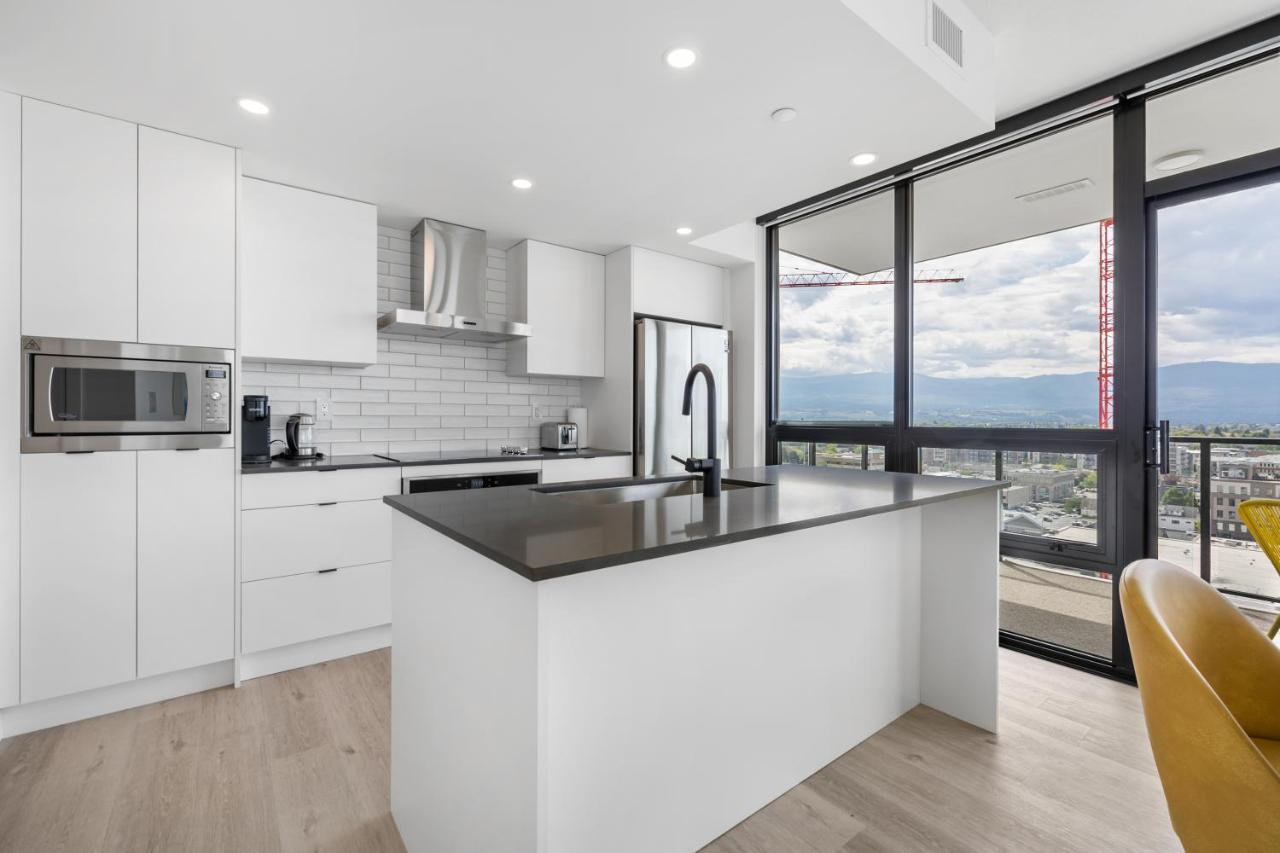 Brand New Luxury Downtown Near The Beach #13 ケロウナ エクステリア 写真
