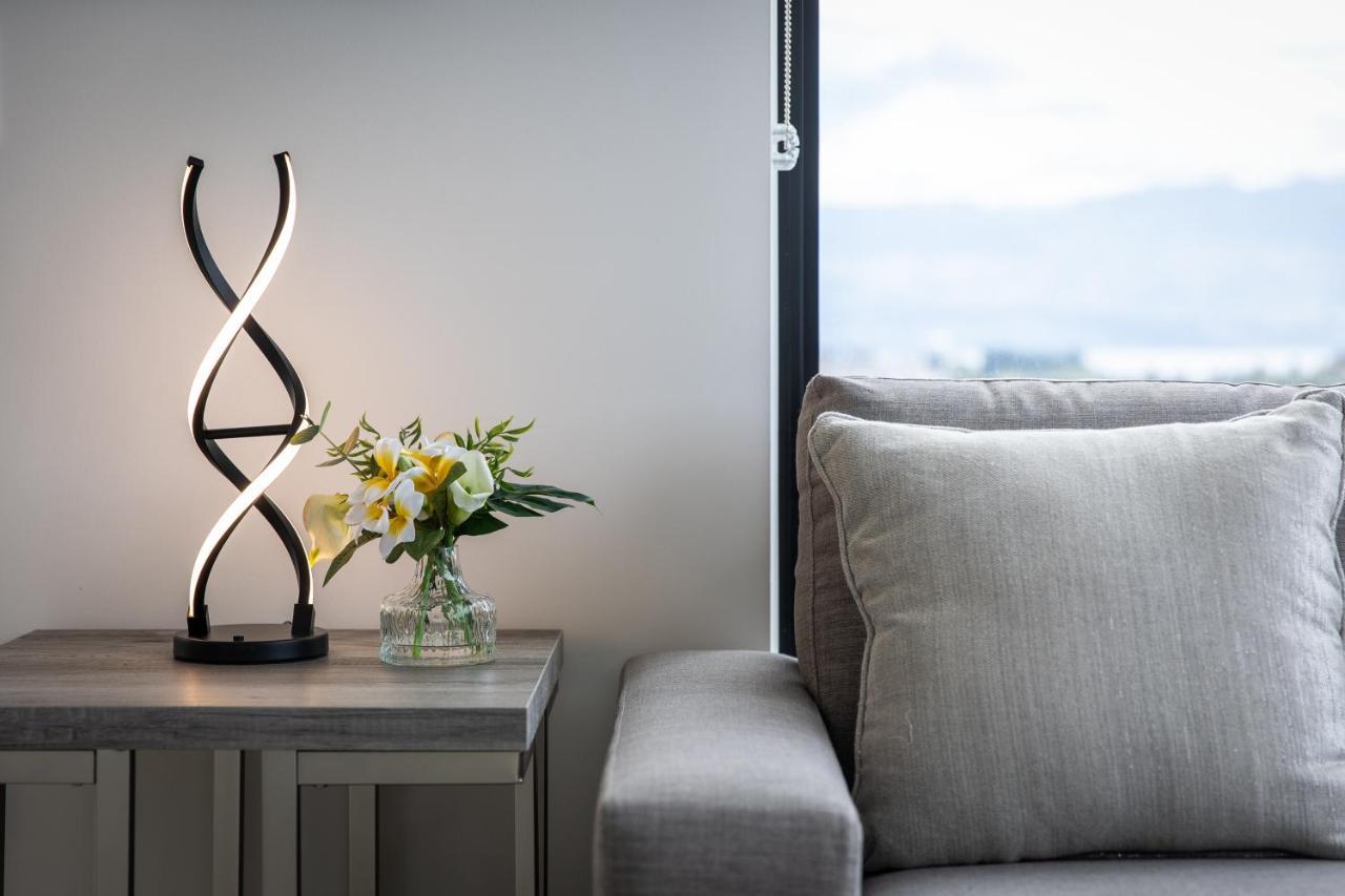 Brand New Luxury Downtown Near The Beach #13 ケロウナ エクステリア 写真